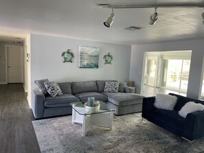 TV connectée, livres, vidéothèque, imprimantes