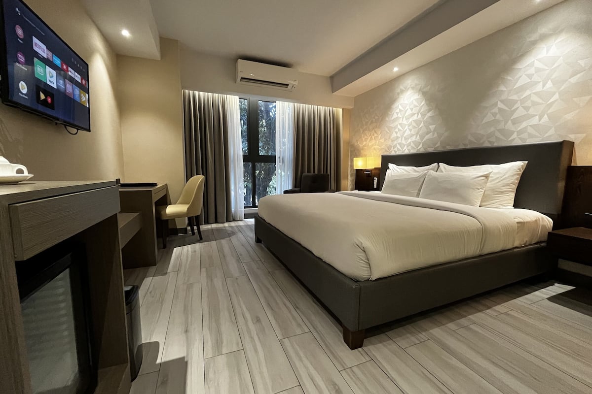 egyptian cotton sheets, premium bedding, down duvets, pillow-top beds