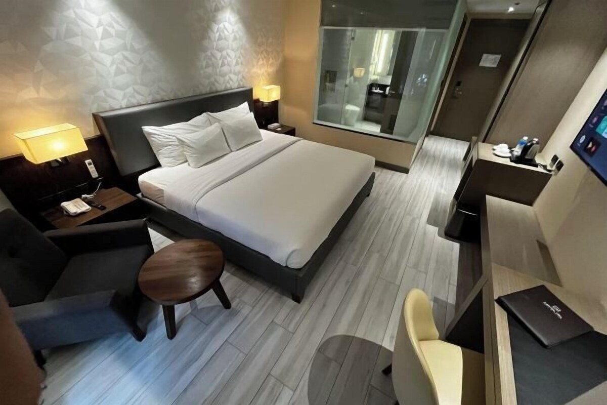 Egyptian cotton sheets, premium bedding, down duvets, pillow-top beds