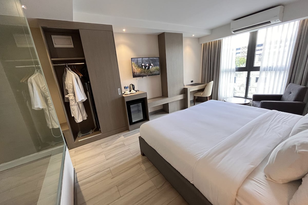 egyptian cotton sheets, premium bedding, down duvets, pillow-top beds