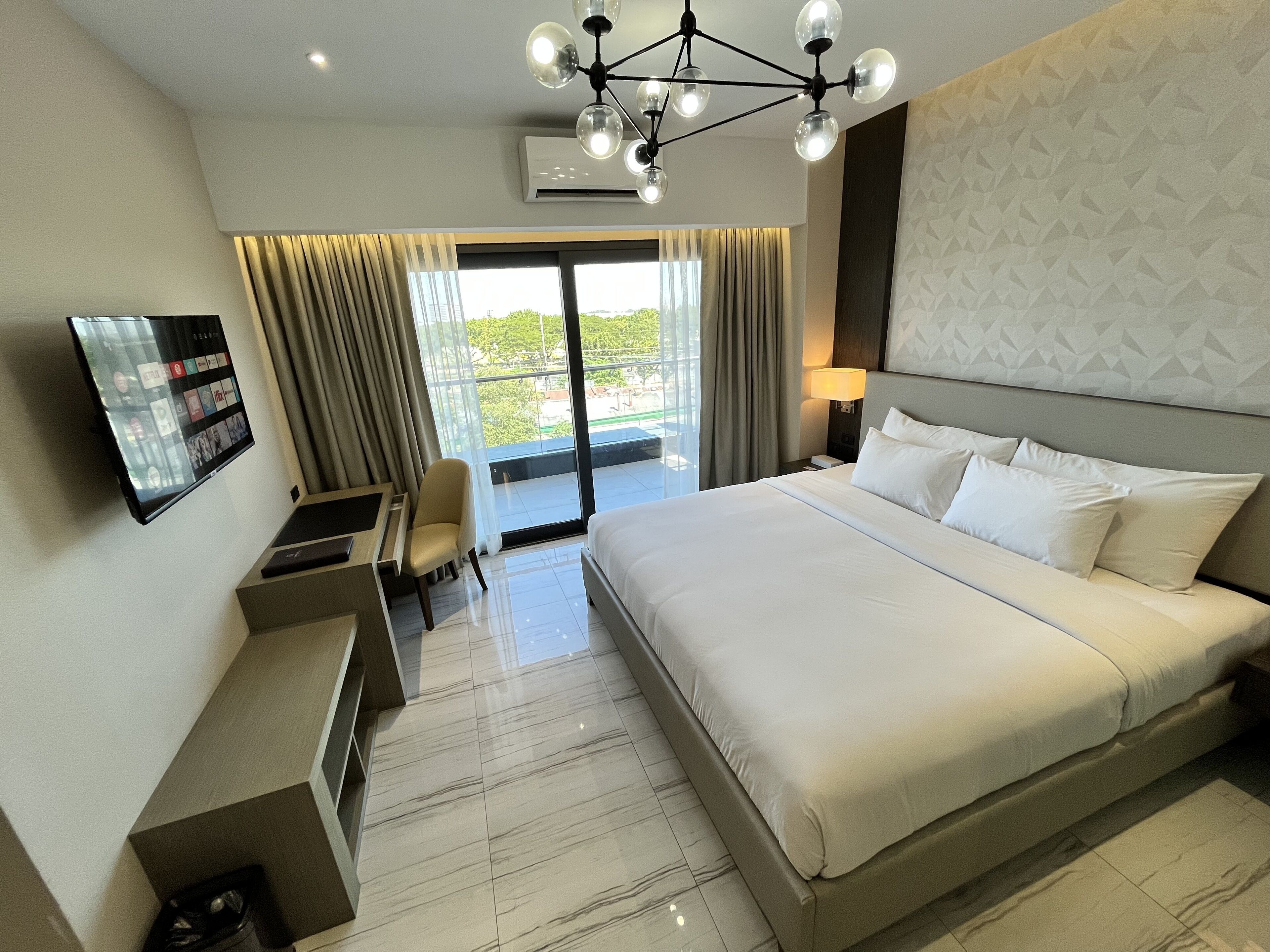 executive suite | egyptian cotton sheets, premium bedding, down duvets, pillow-top beds