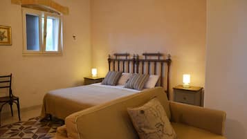 Quarto luxo | Escrivaninha, quartos à prova de som, berços grátis, Wi-Fi de cortesia