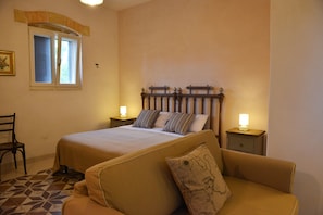Quarto luxo | Escrivaninha, quartos à prova de som, berços grátis, Wi-Fi de cortesia