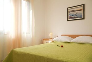 Free WiFi, bed sheets