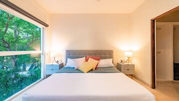 2 bedrooms, desk, WiFi, bed sheets