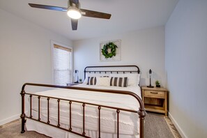 1 室のベッドルーム、アイロン / アイロン台、旅行用ベビーベッド、インターネット