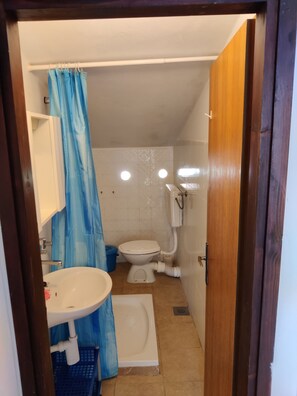 Douche, serviettes fournies