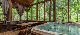 Hot Tub 2 BR Cabin in the woods New River Gorge (Cabin 2 Opossum Creek Retreat)