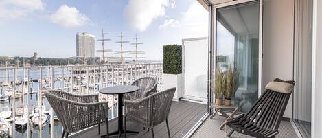 Panoramic Studio Suite, 1 Queen Bed with Sofa bed, Non Smoking, Sauna | Terrace/patio