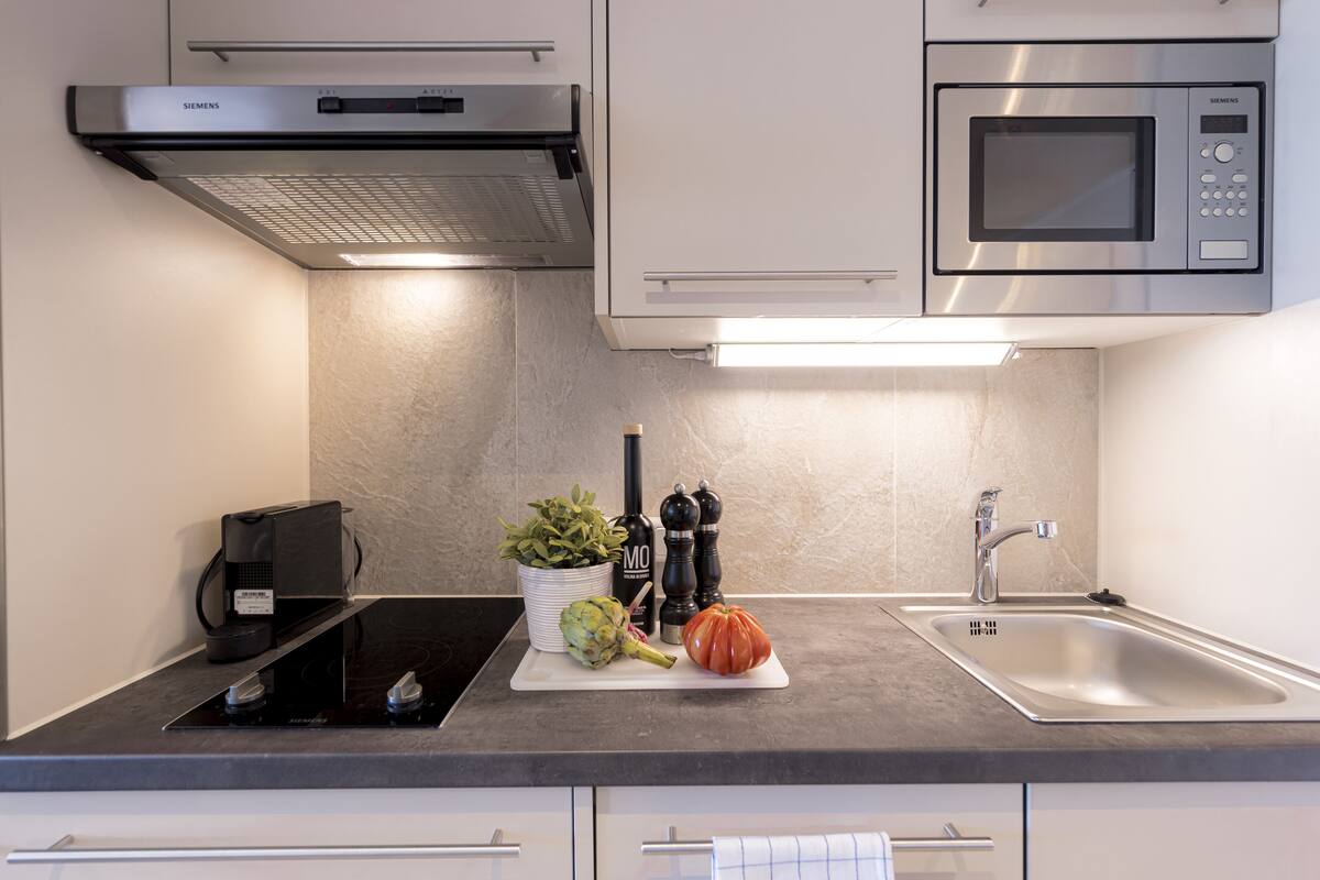 stovetop, dishwasher, espresso maker, coffee/tea maker