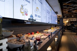 Desayuno buffet todos los días (con cargo) 