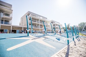 Children’s play area – outdoor