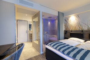 Comfort Room, 1 Bedroom, Non Smoking, Courtyard View | Hypo-allergenic bedding, desk, soundproofing, iron/ironing board - SlowDown Travemünde (Lübeck)