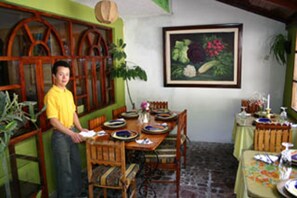 Free daily full breakfast - La Posada del Arte (Baños de Agua Santa)