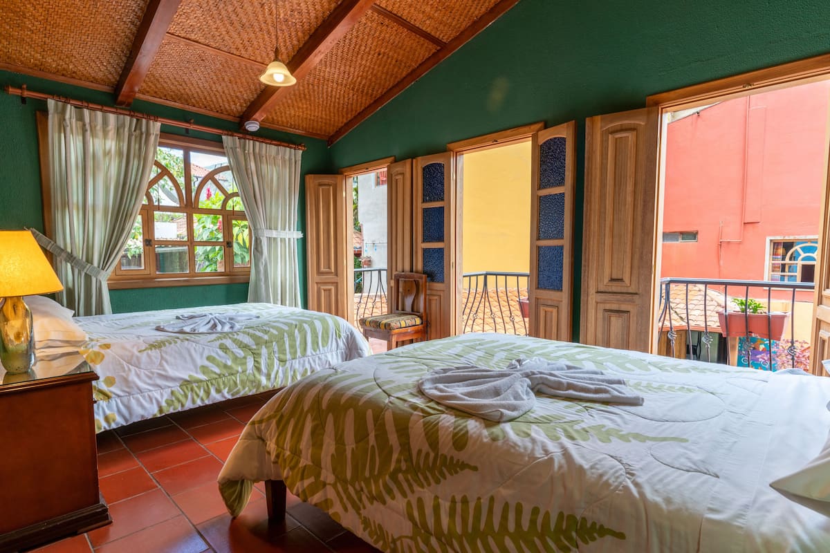 family room | 1 bedroom, in-room safe, free wifi, bed sheets