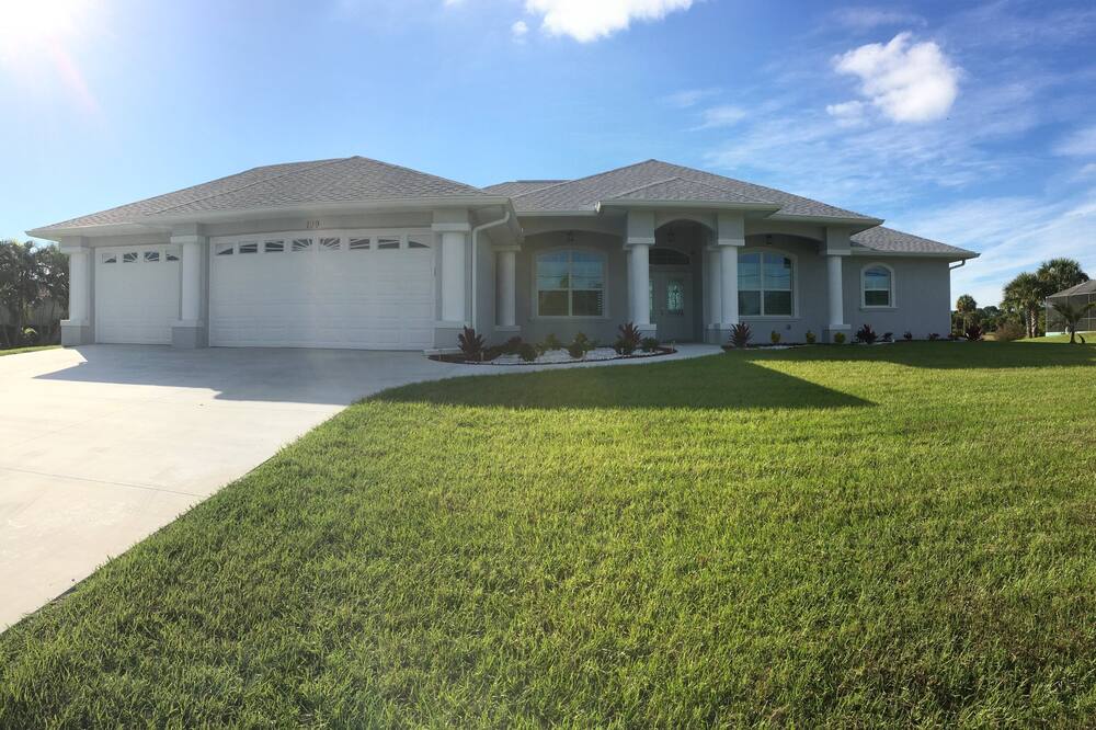 Florida Secret, full refund*, heated pool, sleeps 8