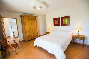 4 makuuhuonetta, silitysrauta/-lauta, vauvan matkasänky, ilmainen Wi-Fi