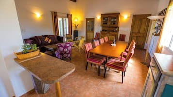 TV, DVD player, ping pong, stereo