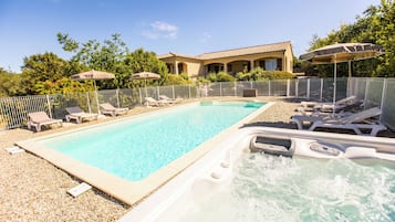 Piscine extérieure