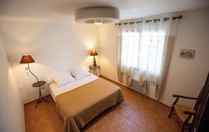 4 Schlafzimmer, Bügeleisen/B ügelbrett, Reisekinderbett, kostenloses WLAN