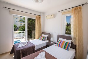 3 chambres, coffre-fort, fer et planche à repasser, lit de bébé portatif