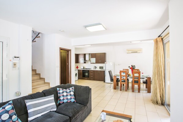 A modern apartment with a living room, kitchen, and dining area. - Villa Petra, Modern 3BDR Protaras Villa with Pool, In The Centre of Protaras (Protaras)