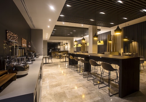 Hampton by Hilton David