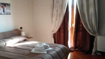Comfort Double Room | Blackout drapes, cribs/infant beds, free WiFi, bed sheets