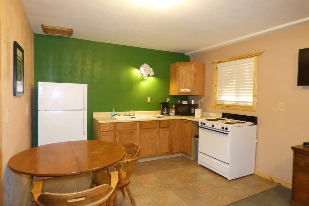 efficiency (room 9) | private kitchen