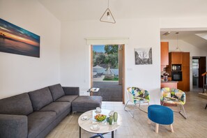 Smart-tv, dvd-spelare, ett musikbibliotek och ett filmbibliotek