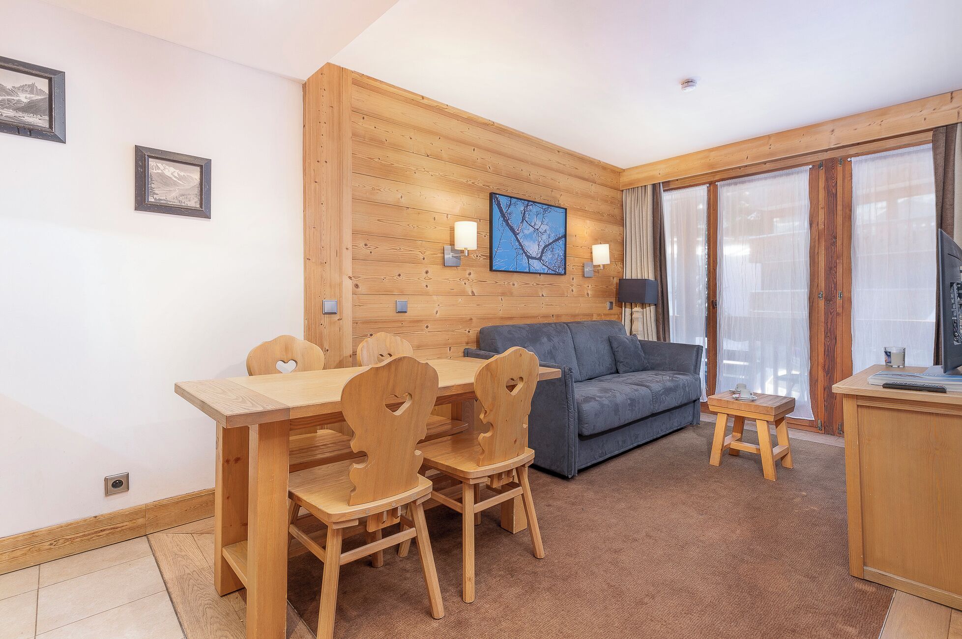 Apartment, Ensuite (- A109) | Living area | Flat-screen TV