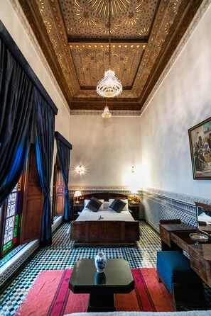 Blackout curtains, free WiFi, bed sheets