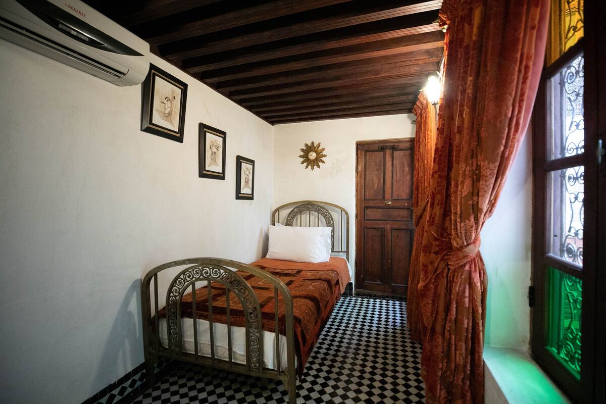 Blackout curtains, free WiFi, bed sheets