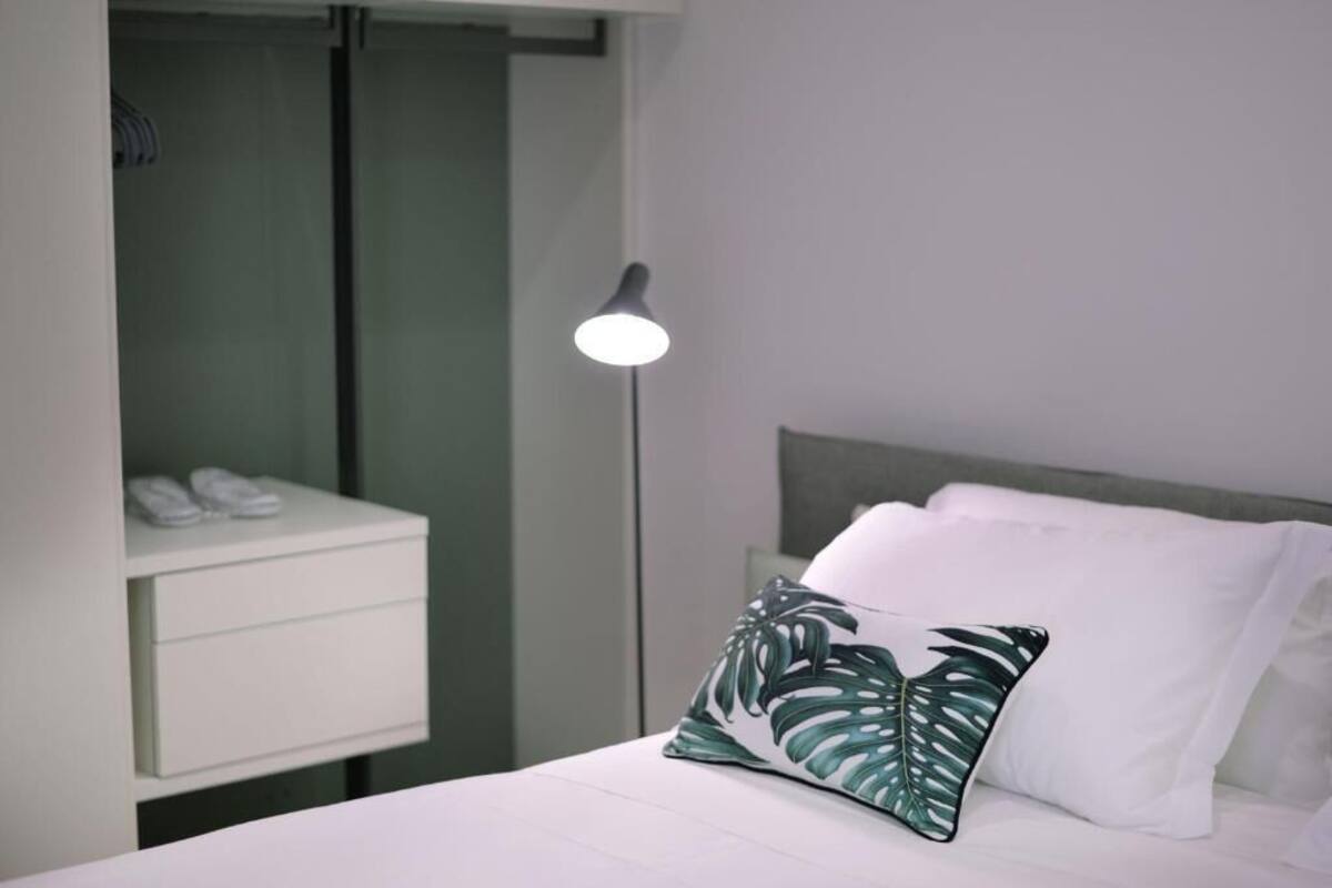Chambre de base double pour 1 personne | Literie de qualité, couette en duvet, lit avec matelas Select Comfort