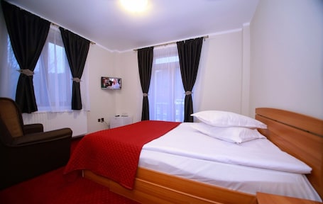 Double Room | Minibar, free WiFi, bed sheets. Pensiunea Elemar
