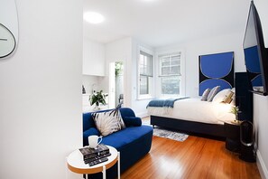 Desk, iron/ironing board, WiFi, bed sheets