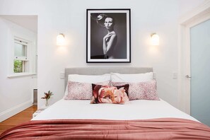 デスク、アイロン / アイロン台、WiFi、ベッドシーツ