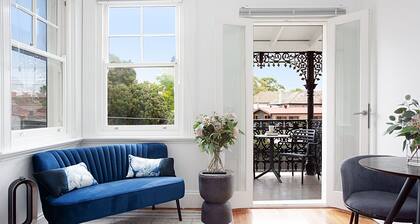Beautiful Studio in Heritage Building with Balcony