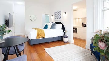 Desk, iron/ironing board, WiFi, bed sheets