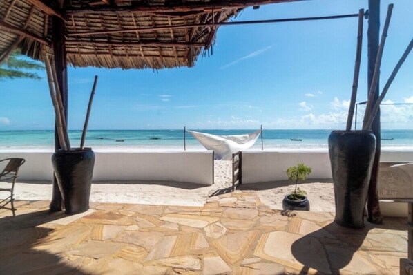 On the beach, sun-loungers, beach towels - Luxury african style, relax right on the beach (Kiwengwa)