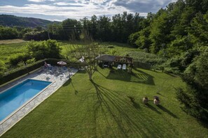 Sesongbasert utendørsbasseng