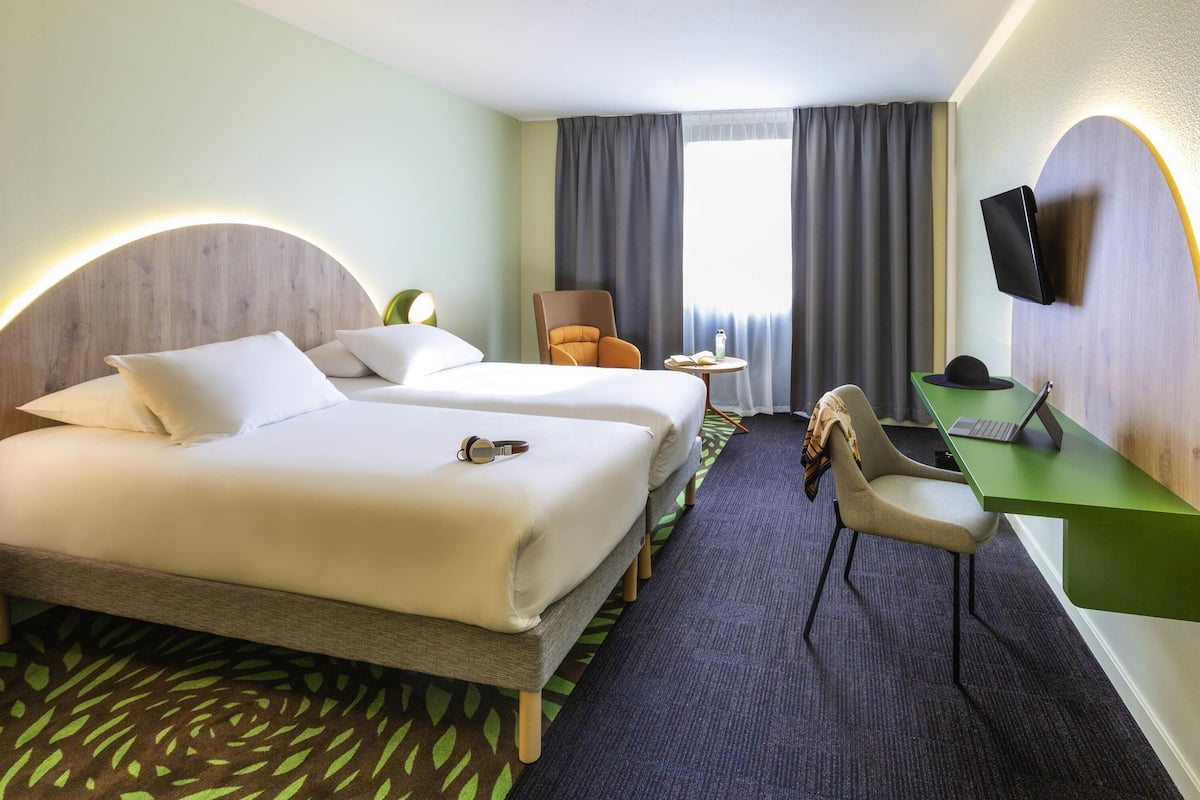 Superior Room, 2 Twin Beds | Desk, free WiFi