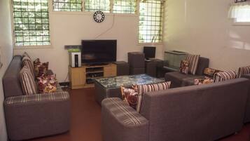Economy Double Room | Living area