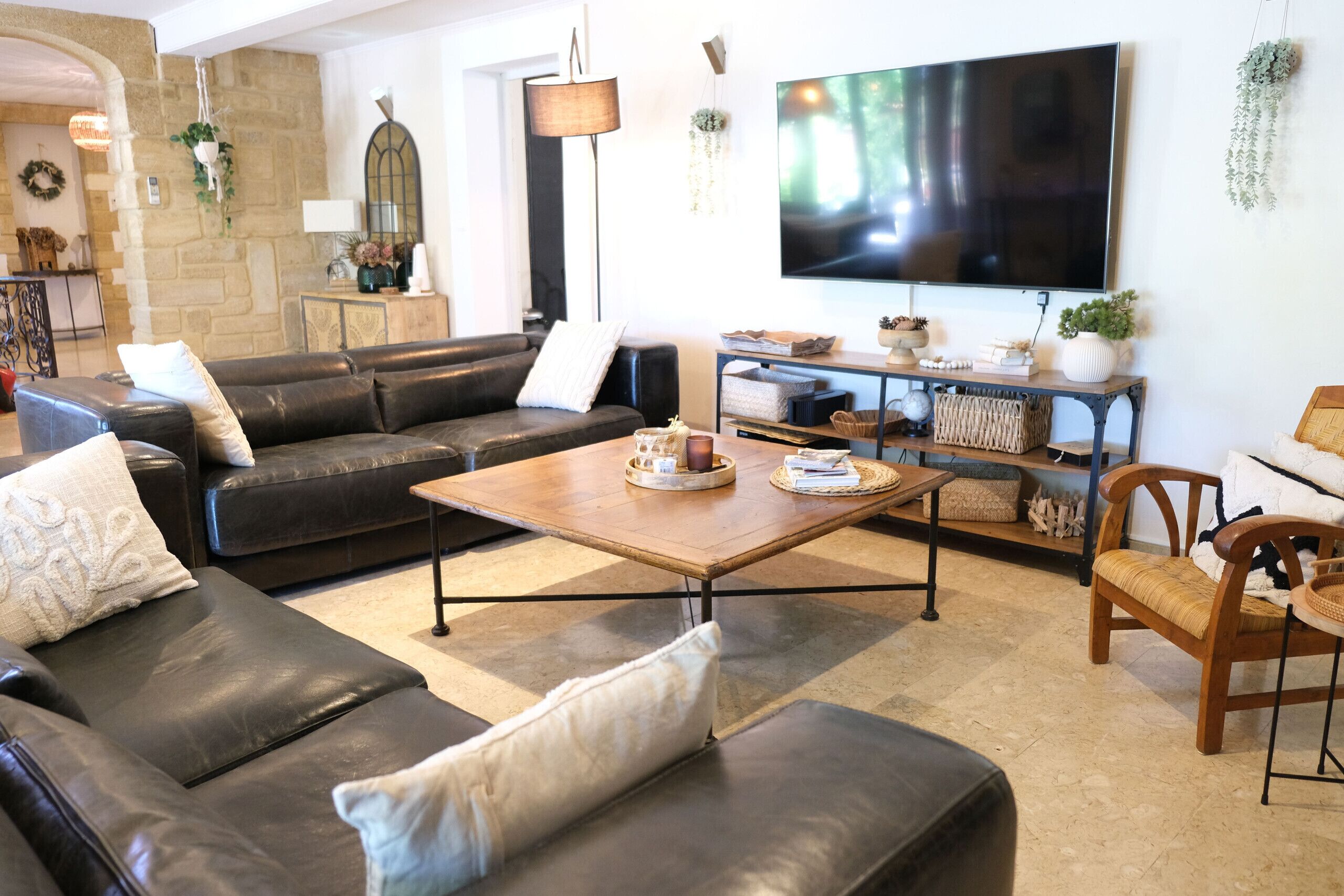 Smart-tv en een open haard