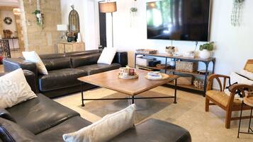 Smart-tv en een open haard