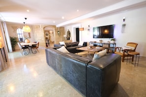 Smart TV, fireplace - Vacation rental house with pool TAILLADES LS2-352 (Taillades)