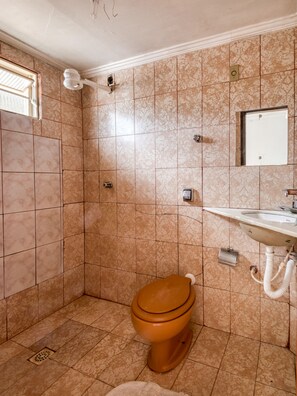 Shower, towels, soap, shampoo