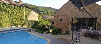 Aveyron, remontoitu navetta 5, vuodepaikkoja 6, uima-allas