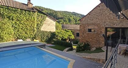 Aveyron, renovated barn sleeps 5, 3* swimming pool