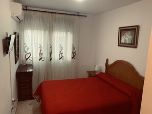 Kamer, 1 twee- of 2 eenpersoonsbedden | Een strijkplank/strijkijzer, gratis babybedden, gratis wifi, beddengoed